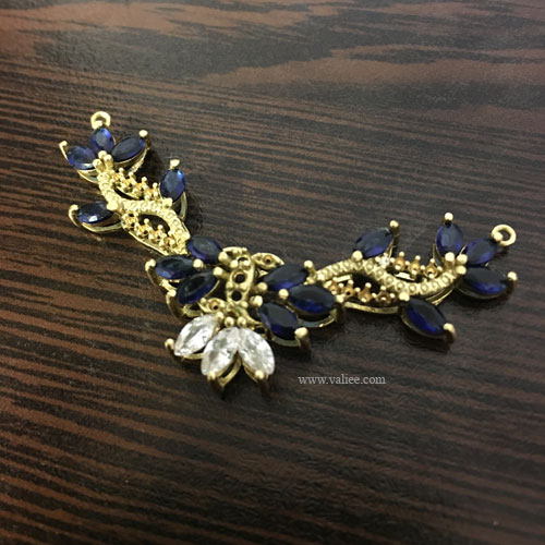 stone setting with sapphire and diamonds – a necklace for a grandmother’s memory